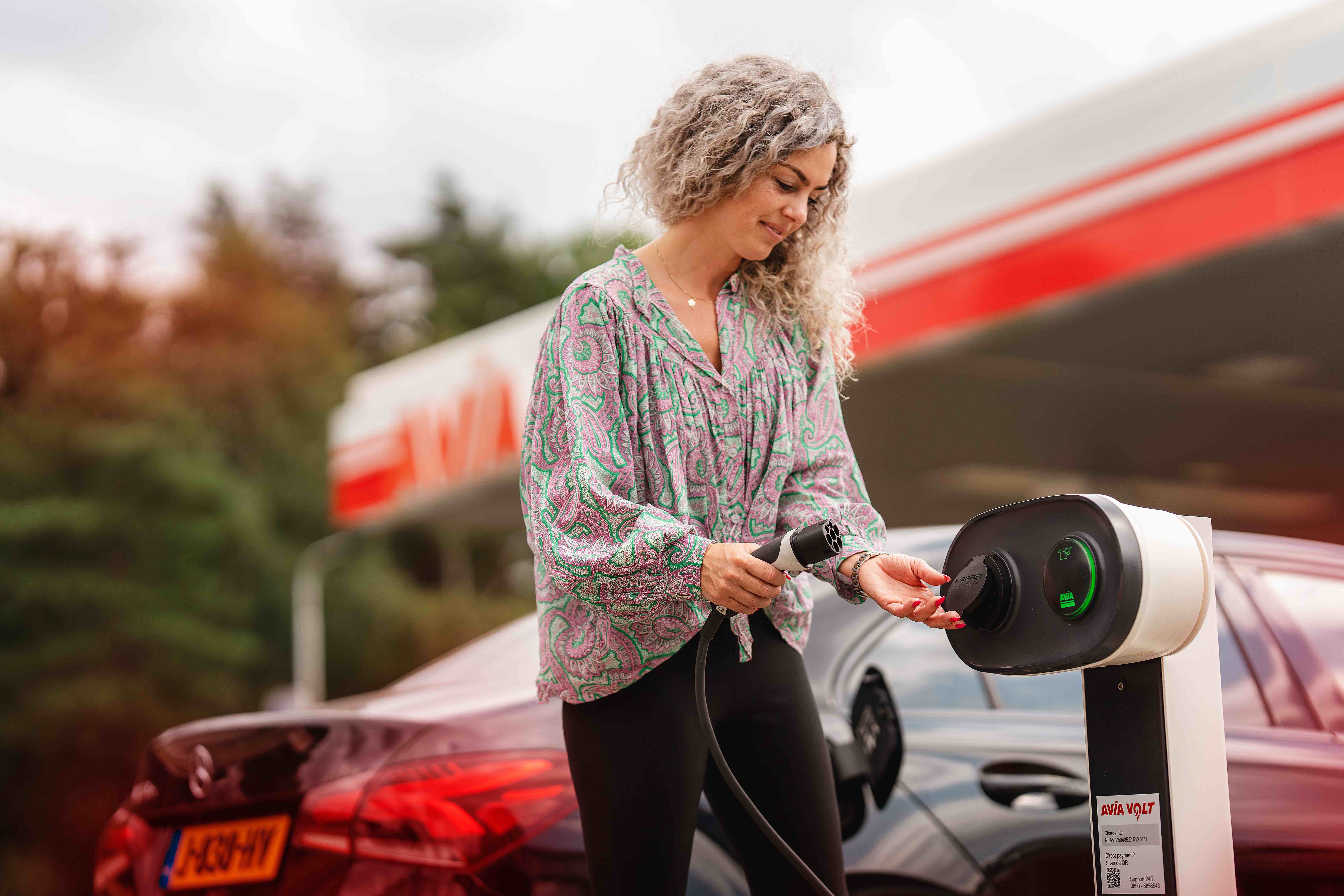 AC Laden Met AVIA VOLT 33