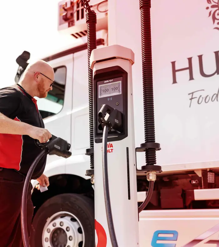 Snellader AVIA VOLT bij Huuskes 8